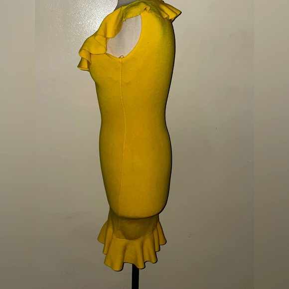 Yellow dress size small - Picture 3 of 7